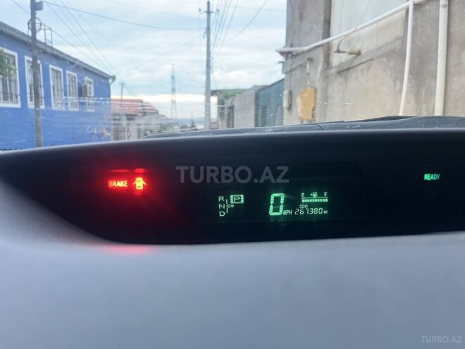 Toyota Prius-4
