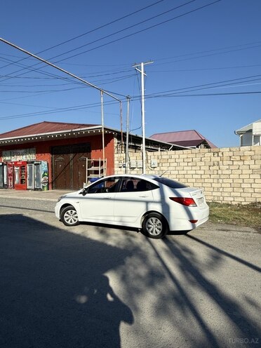 Hyundai Accent-6