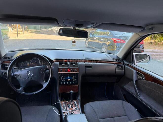 Mercedes E 240-5