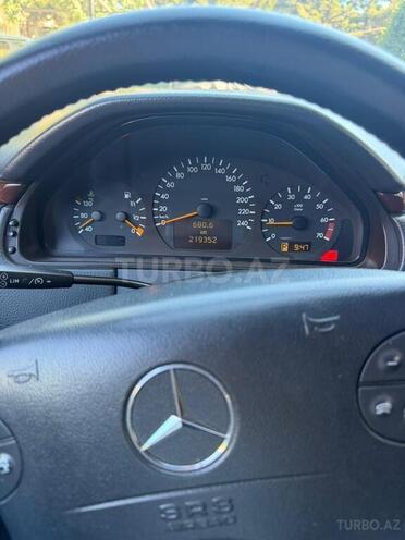 Mercedes E 240-3
