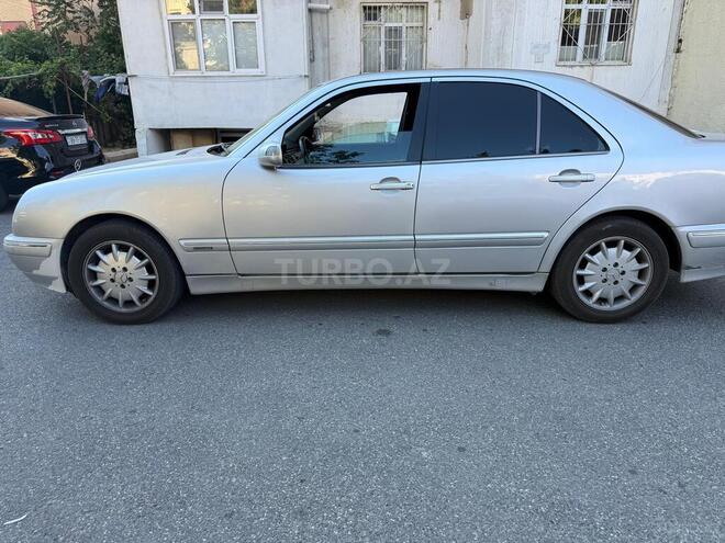 Mercedes E 240-13