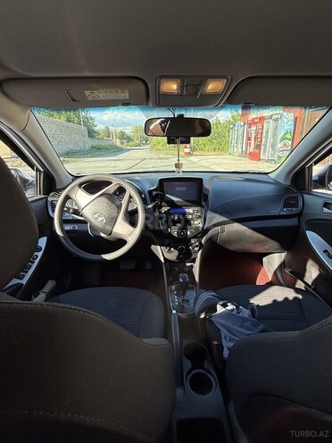 Hyundai Accent-3