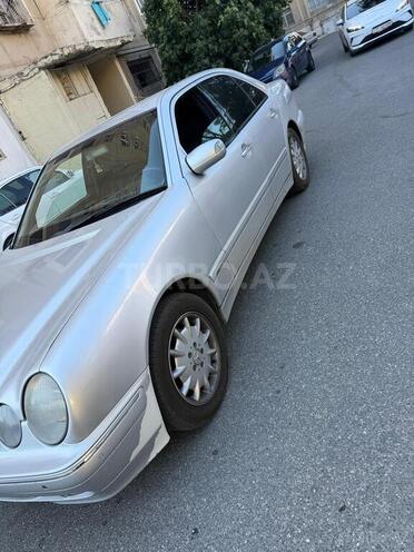 Mercedes E 240-12