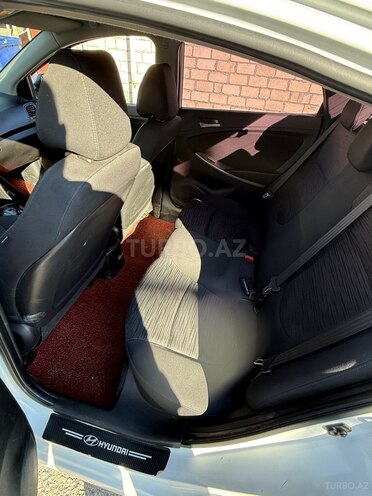 Hyundai Accent-8