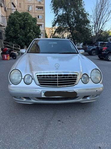 Mercedes E 240-1