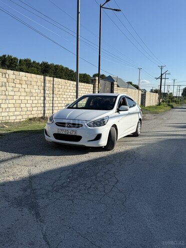 Hyundai Accent-4