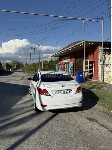 Hyundai Accent-2