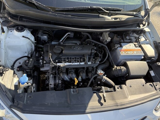 Hyundai Accent-7