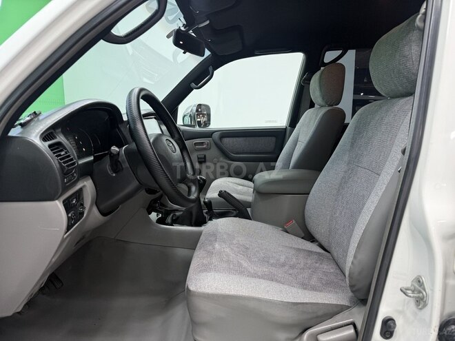 Toyota Land Cruiser-7
