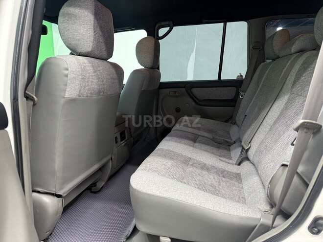 Toyota Land Cruiser-13