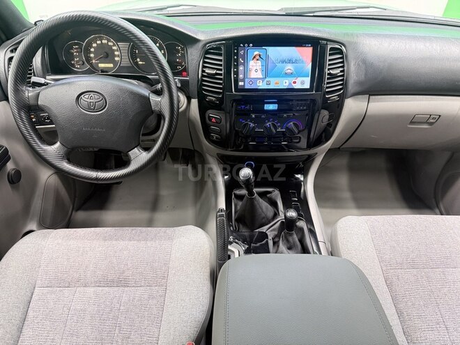 Toyota Land Cruiser-9