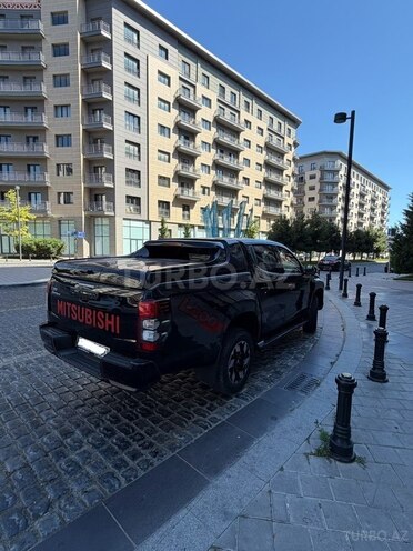Mitsubishi L200-5