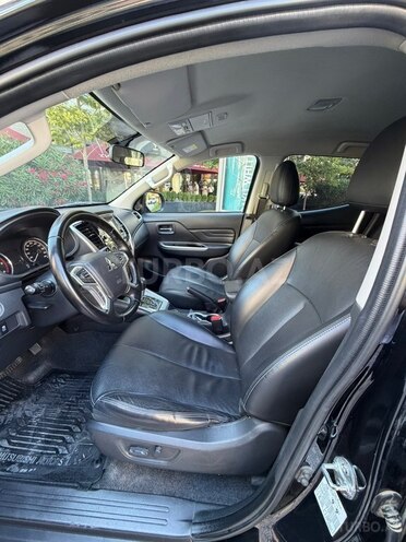 Mitsubishi L200-12