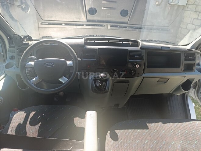Ford Transit-3