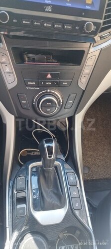 Hyundai Santa Fe-13