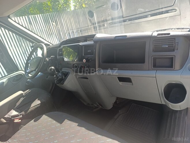 Ford Transit-7