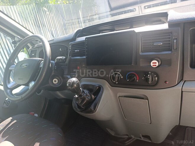 Ford Transit-9
