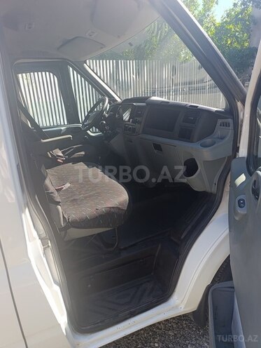 Ford Transit-6
