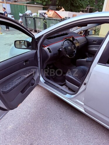 Toyota Prius-12