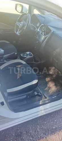 Nissan Note-7