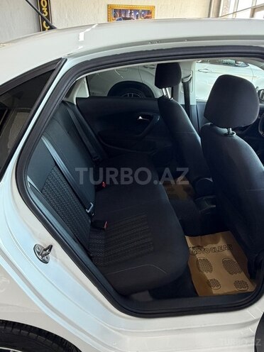 Volkswagen Polo-6