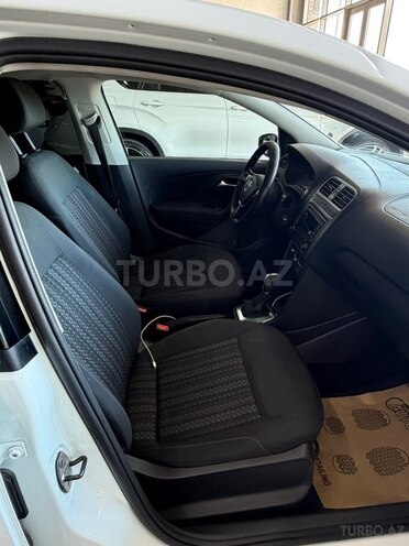 Volkswagen Polo-5