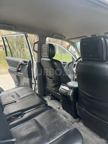 Toyota Land Cruiser Prado-8