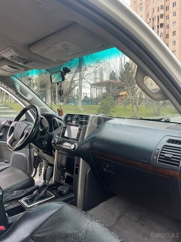 Toyota Land Cruiser Prado-6