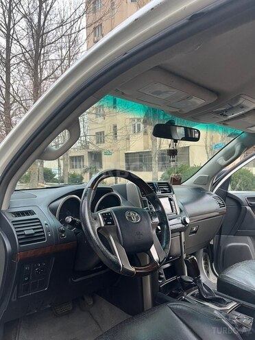Toyota Land Cruiser Prado-5