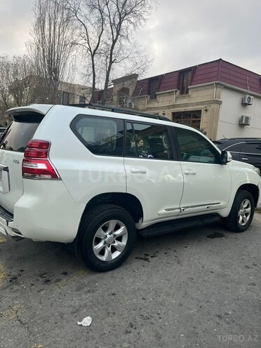 Toyota Land Cruiser Prado-4