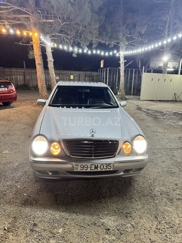 Mercedes E 240-1