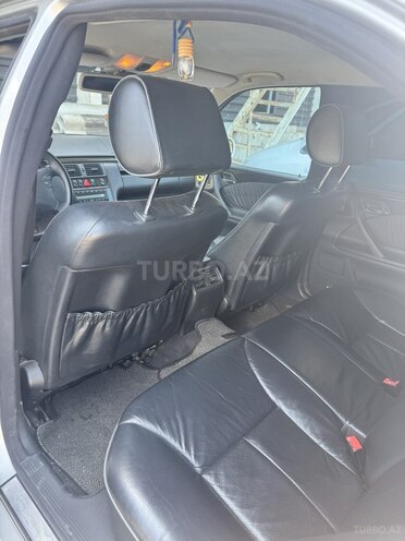 Mercedes E 240-5