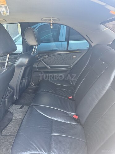 Mercedes E 240-4