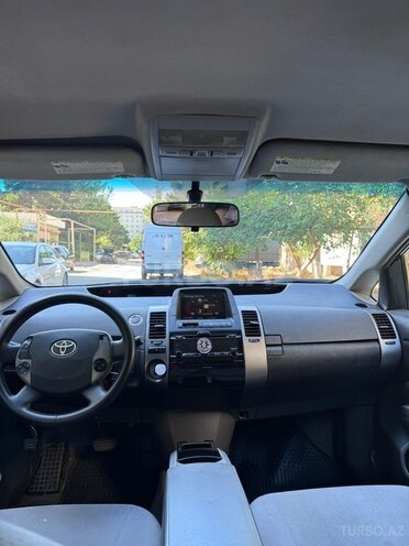 Toyota Prius-5