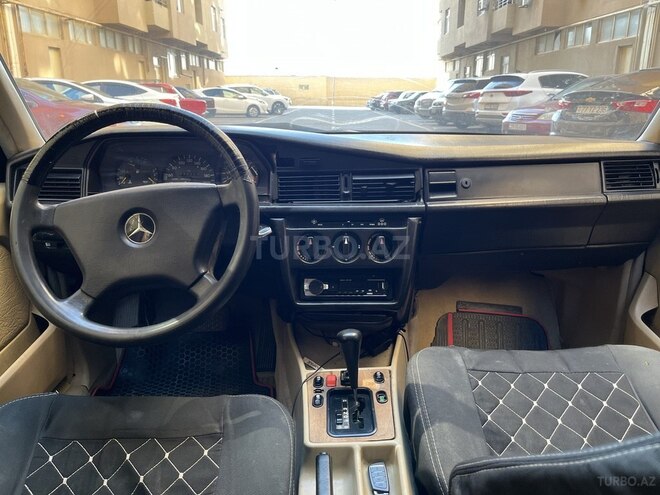 Mercedes 190-8