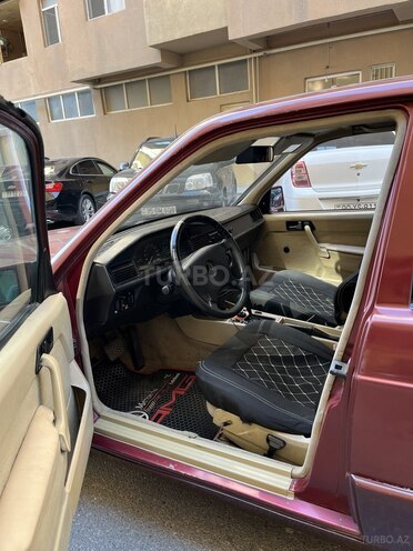 Mercedes 190-9