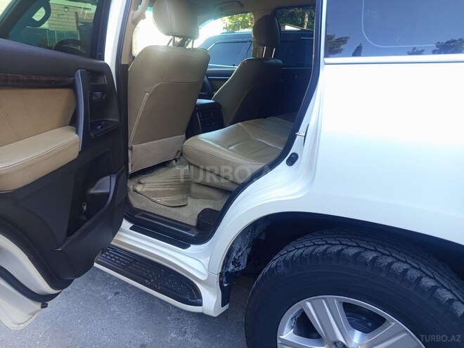 Toyota Land Cruiser-6
