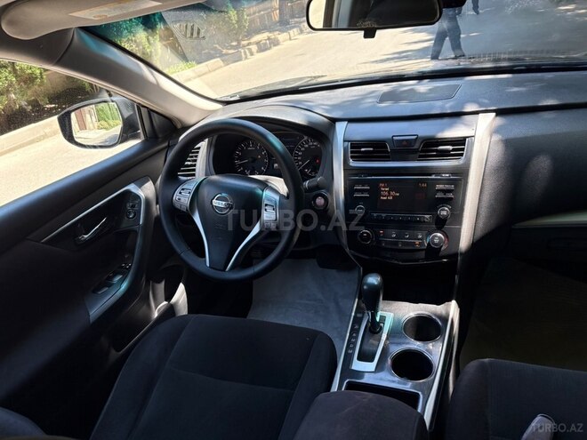Nissan Altima-4