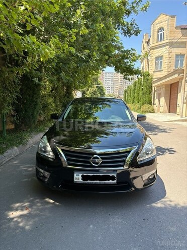 Nissan Altima-1