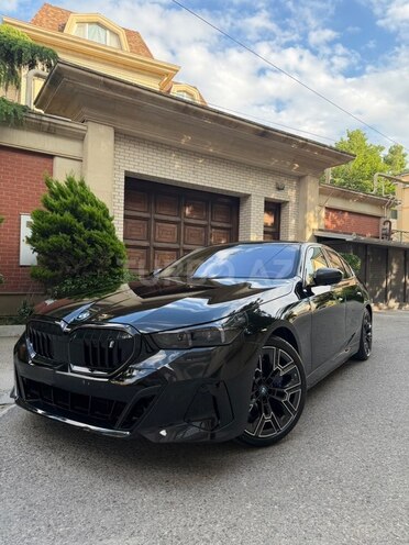 BMW i5-1