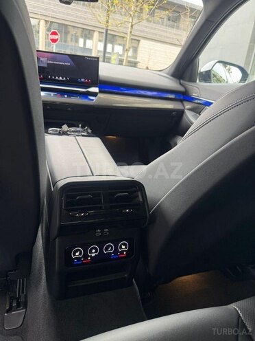 BMW 530e-12