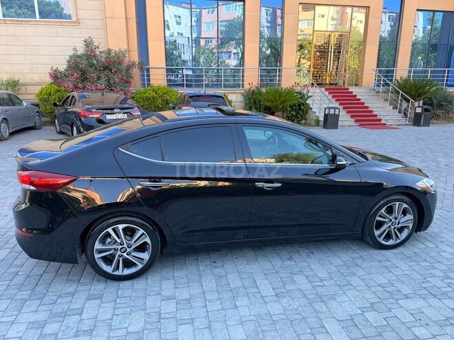 Hyundai Elantra-9