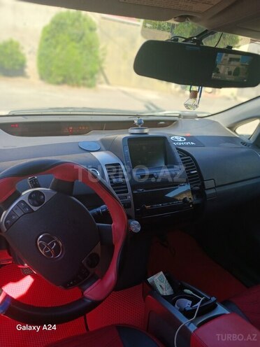 Toyota Prius-12