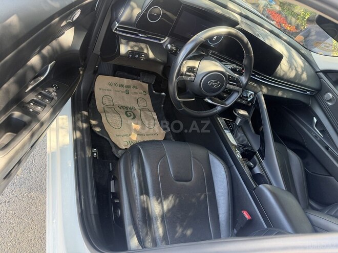 Hyundai Elantra-21