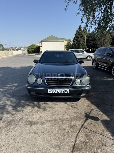 Mercedes E 230-1