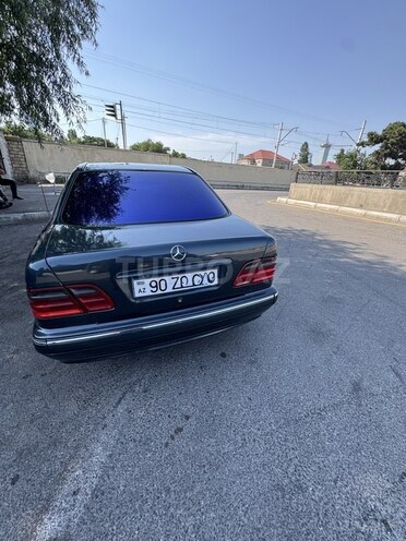 Mercedes E 230-2