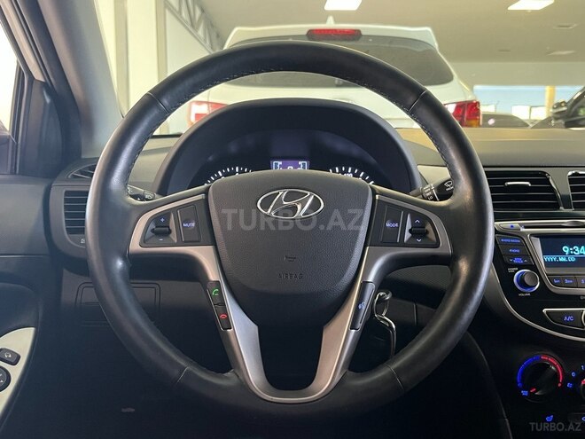Hyundai Accent-4
