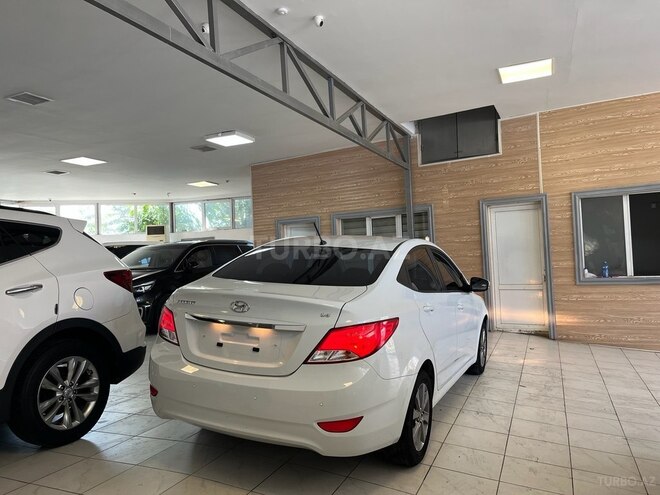 Hyundai Accent-2