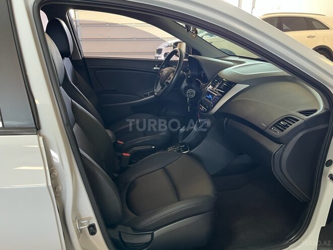 Hyundai Accent-13