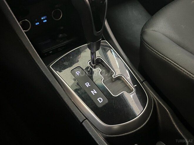 Hyundai Accent-11